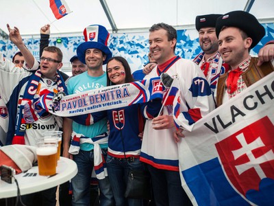 Slovenskí fanúšikovia v Helsinkách pred zápasom s Rakúskom