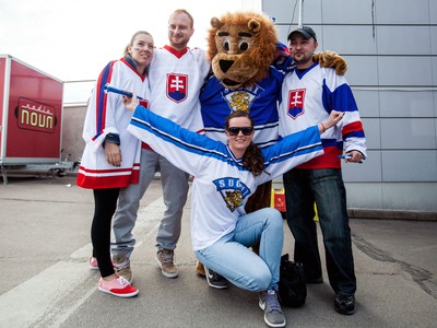 Slovenskí fanúšikovia v Helsinkách pred zápasom s Rakúskom