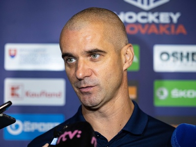 Tréner hokejistov do 20 rokov Ivan Feneš