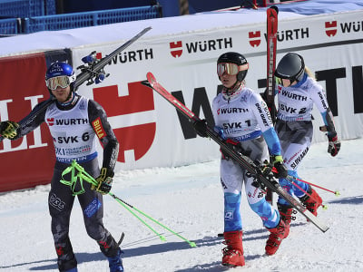 Slovenské lyžiari Adam Žampa, Petra Hromcová a Rebeka Jančová