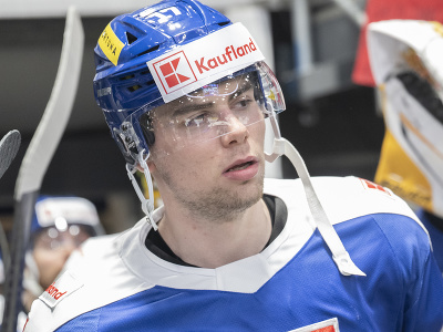 Na snímke slovenský hokejový reprezentant Šimon Nemec 7. mája 2024 v Bratislave