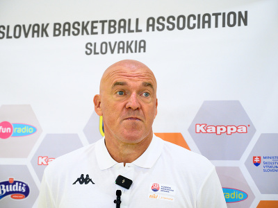 Tréner basketbalistov Slovenska Aramis Naglič počas brífingu pred kvalifikačným duelom proti Rumunsku