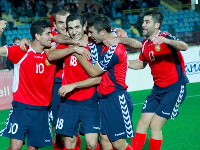 Víťazná radosť hráčov Arménska