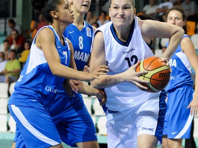 Slovenky bránia Annemarie Páráu