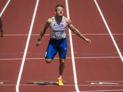 Slovenský atlét Ján Volko počas rozbehu na 200 m na majstrovstvách sveta v atletike v Budapešti