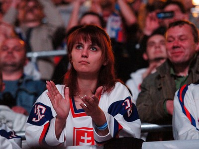 Fanúšikovia Slovenska počas uvedenia Demitru do Siene slávy