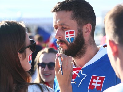 Fanúšikovia Slovenska pred zápasom s Českom