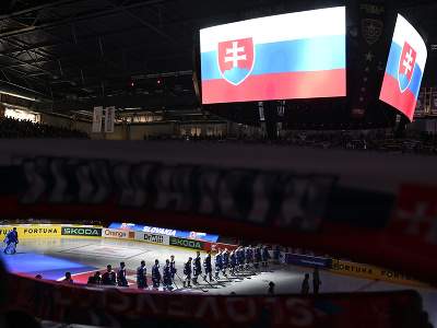 Na snímke slovenská reprezentácia počas nástupu v prípravnom zápase pred MS 2024 v hokeji Slovensko - Česko