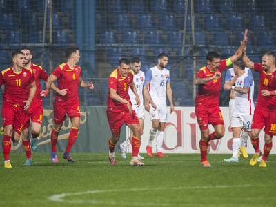 Na snímke gólová radosť hráčov Čiernej Hory