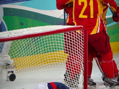 Čínske hokejistky sa tešia zo streleného gólu