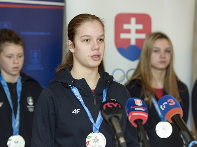 Na snímke hokejistka Nela Lopušanová, ktorá bola vyhlásená za najlepšiu útočníčku turnaja počas
