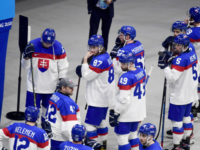Sklamaní slovenskí hokejisti po semifinálovej prehre s Fínskom