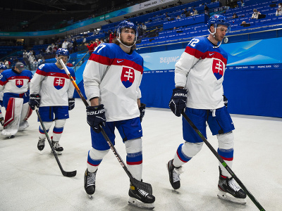 Sklamaní slovenskí hokejisti po semifinálovej prehre s Fínskom