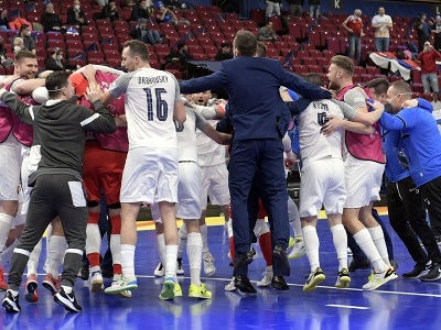 Slovenskí futsalisti oslavujú historický postup do štvrťfinále ME