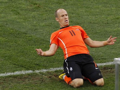 Robben oslavuje prvý gól