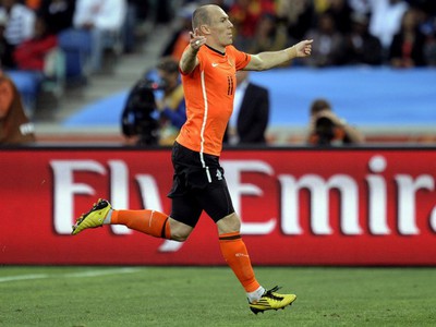 Robben oslavuje prvý gól