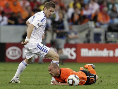 Sneijder a Kucka v súboji
