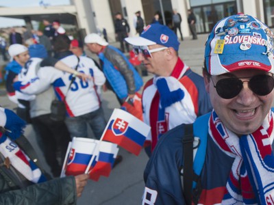 Slovenskí fanúšikovia pred zápasom s Kanadou