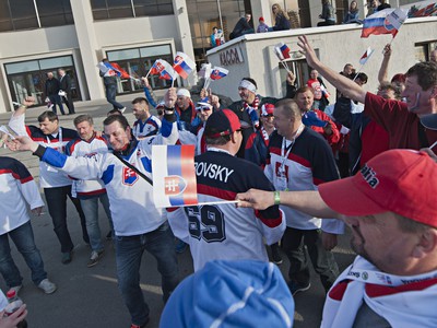 Slovenskí fanúšikovia pred zápasom s Kanadou