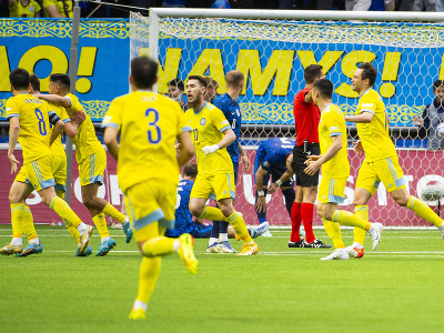 Na snímke gólová radosť hráčov Kazachstanu vo štvrtom zápase v 3. skupine C-divízie Ligy národov vo futbale Kazachstan – Slovensko 