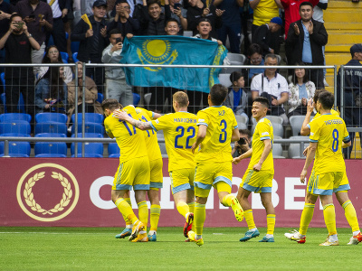 Na snímke gólová radosť hráčov Kazachstanu vo štvrtom zápase v 3. skupine C-divízie Ligy národov vo futbale Kazachstan – Slovensko 