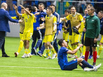 Na snímke hráči Kazachstanu oslavujú víťazstvo 2:1 vo štvrtom zápase v 3. skupine C-divízie Ligy národov vo futbale Kazachstan – Slovensko