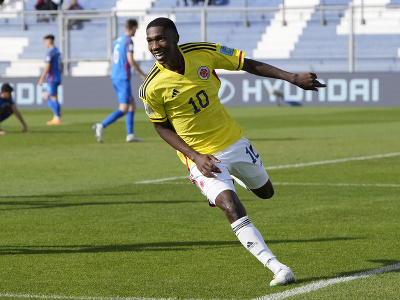 Kolumbijský futbalista Yaser Asprilla sa teší z gólu na 2:0 počas osemfinálového zápasu Kolumbia - Slovensko