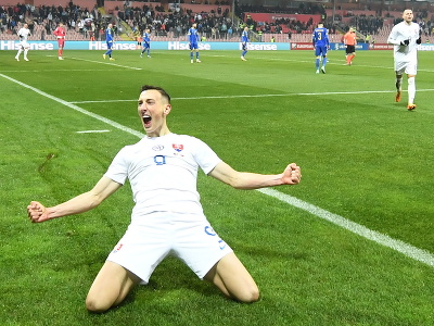 Na snímke slovenský futbalista Róbert Boženík sa teší po strelení vyrovnávajúceho gólu na 1:1