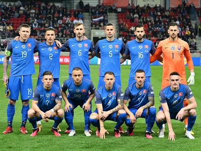 Na snímke hráči Slovenska pózujú pre skupinovú fotografiu pred zápasom J-skupiny kvalifikácie na majstrovstvá Európy 2024 vo futbale Slovensko - Luxembursko