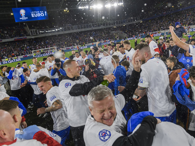 Na snímke postupová radosť Slovenska  na ME 2024 po zápase J-skupiny 9. kola kvalifikácie ME 2024 vo futbale Slovensko - Island 