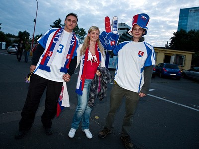 Slovenskí fanúšikovia pred zápasom