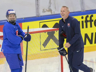 Lekár slovenských hokejistov Pavol Lauko pri rozkorčuľovaní tímu na MS v Helsinkách