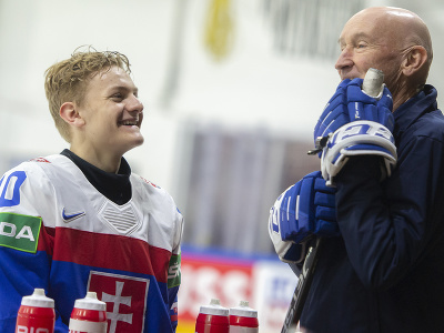 Na snímke tréner slovenských hokejistov Craig Ramsay a hokejista Adam Sýkora