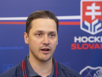 Na snímke tréner slovenskej hokejovej reprezentácie do 18 rokov Tibor Tartaľ