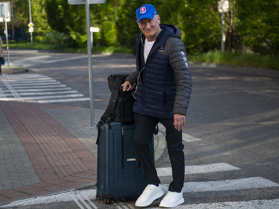 Tréner slovenskej hokejovej reprezentácie Craig Ramsay počas odchodu na majstrovstvá sveta 2023