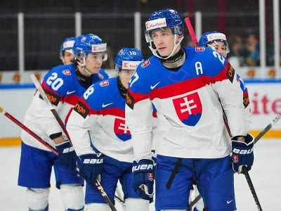 Radosť slovenských hokejistov, vpredu