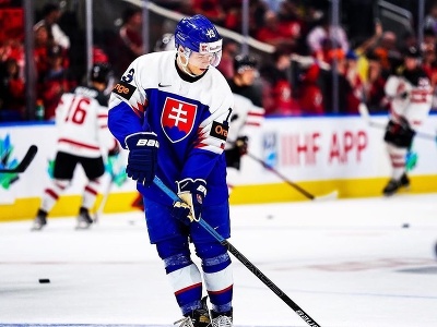 Mladý útočník Ľubomír Kupčo v reprezentačnom drese na MS v hokeji do 20 rokov