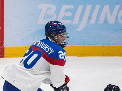 Na snímke hokejista Slovenska Juraj Slafkovský, ktorý má na drese preklep v priezvisku v zápase základnej C-skupiny  Fínsko - Slovensko na ZOH 2022 v Pekingu
