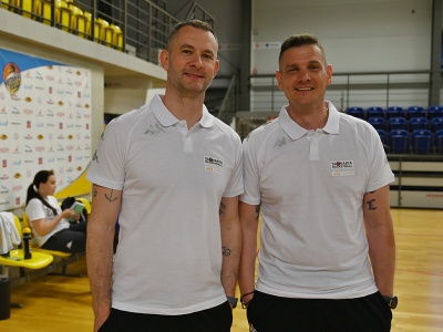 Zľava hlavný tréner ženskej basketbalovej reprezentácie Juraj Suja a jeho asistent Peter Jankovič