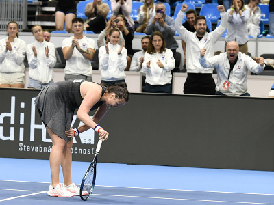 Slovenská tenistka Viktória Hrunčáková sa teší z výhry nad Slovinkou Veronikou Erjavečovou po druhej dvojhre