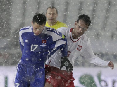 Roger Guerreiro v súboji s Marekom Hamšíkom