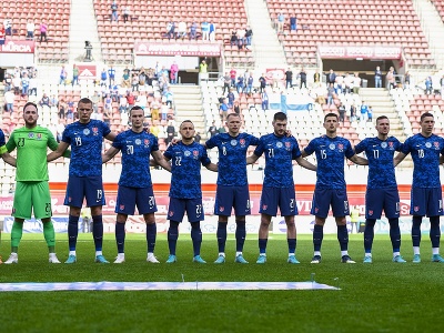 Slovenskí futbalisti pred začiatkom zápasu