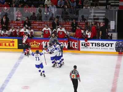 Radosť slovenských hokejistov v zápase s Rakúskom 