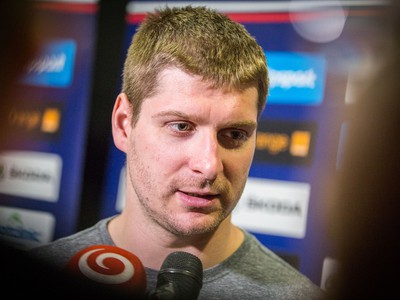 Hokejista Michal Sersen počas rozhovoru pre média v rámci zrazu slovenskej hokejovej reprezentácie pred oznámením konečnej nominácie