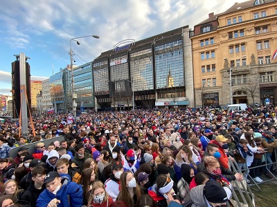 Bronz slovenských hokejistov prišlo na Námestie SNP osláviť obrovský dav fanúšikov
