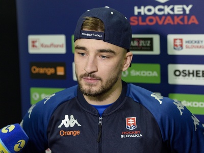 Na snímke hokejista Róbert Lantoši na tlačovej konferencii počas zrazu členov reprezentácie SR pred Vianočným Kaufland Cupom 12. decembra 2022 v Bratislave.
