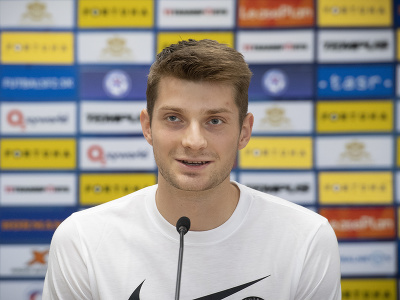 Na snímke futbalista Sebastián Kóša počas tlačovej konferencie na tréningovom kempe slovenskej futbalovej reprezentácie