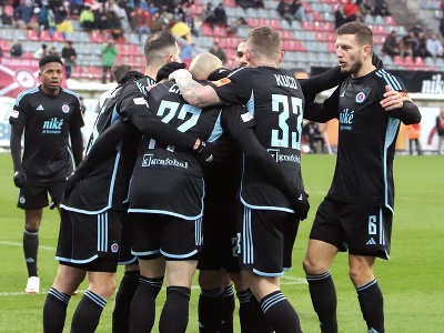 Futbalisti Slovana sa tešia po strelení gólu