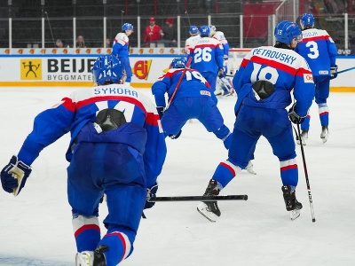 Slovenskí hokejisti sa radujú z cenného víťazstva nad Švajčiarskom