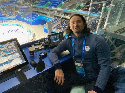 Video-analytik Igor Andrejkovič počas bronzového turnaja v Pekingu